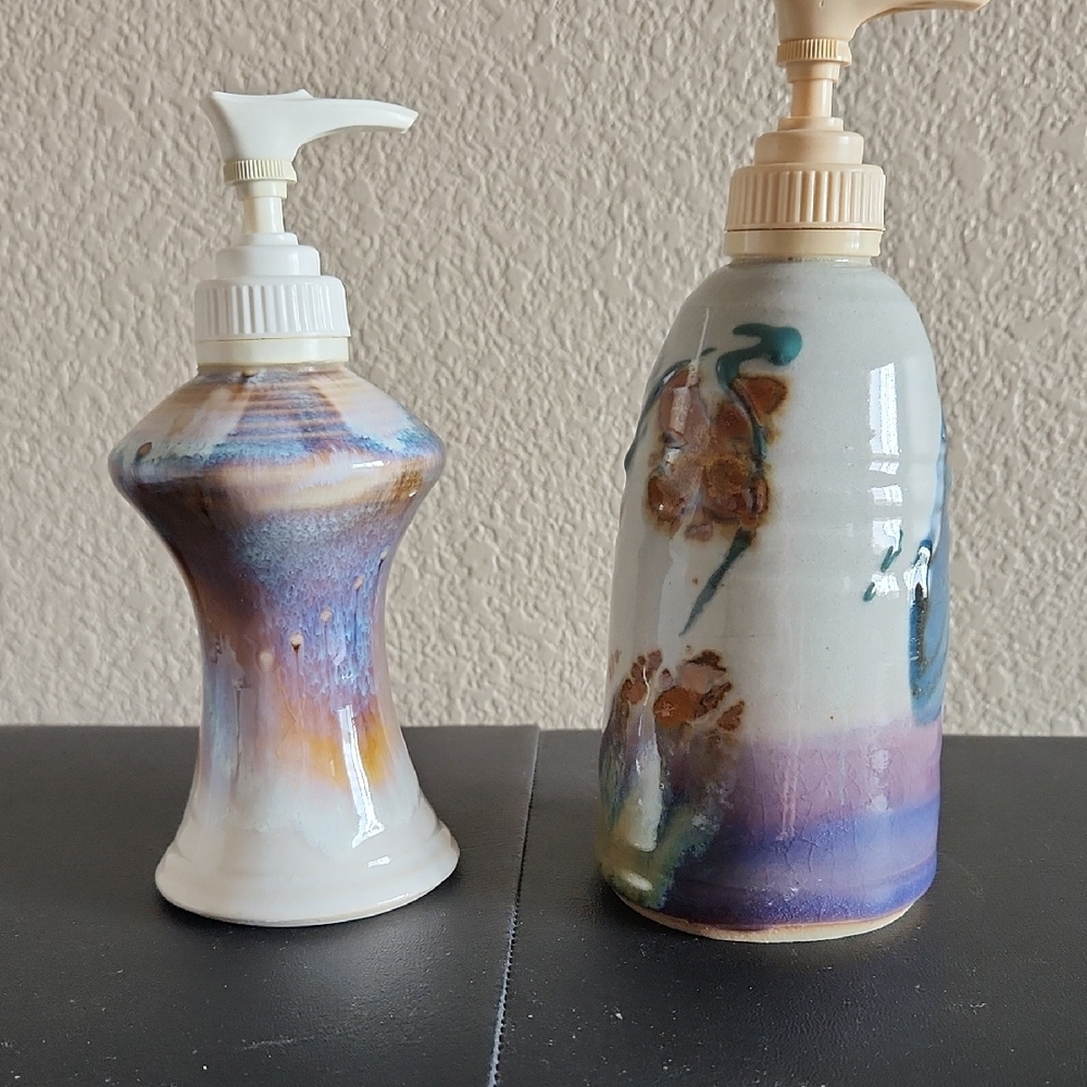 💕 Lot of 2 liquid soap dispensers.💕